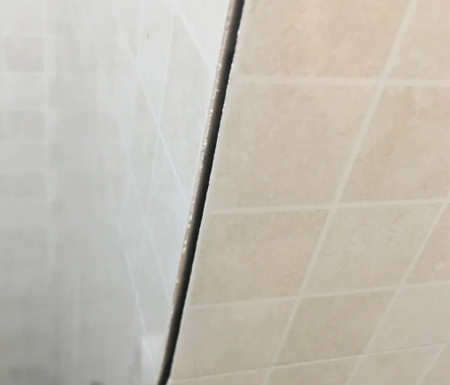 天津瓷砖空鼓维修公司分享阳台瓷砖脱落的修复过程可以分为以下几个步骤